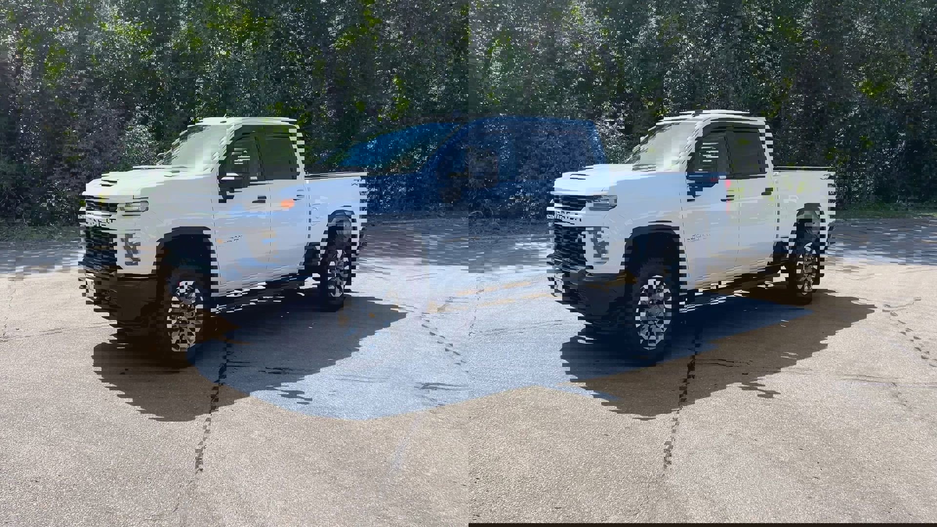 2023 Chevrolet Silverado 2500HD Custom photo 3