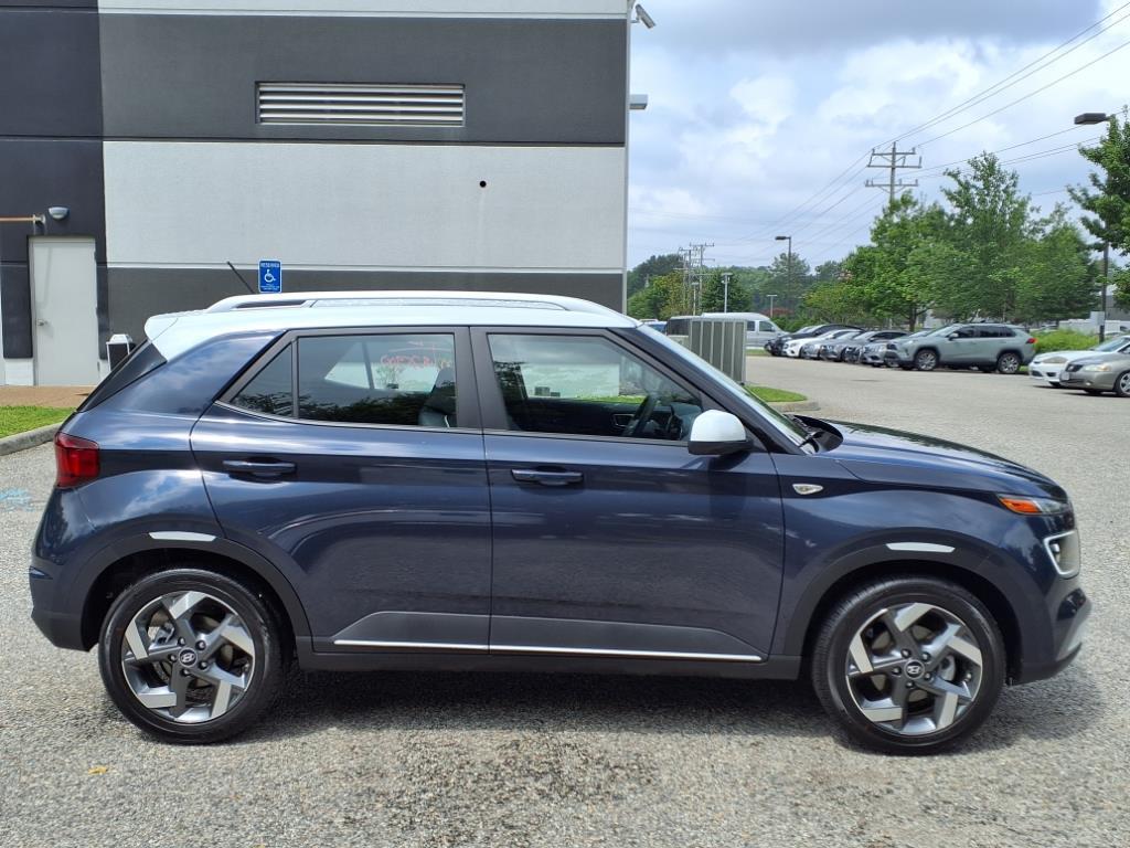 2025 Hyundai Venue Limited photo 3