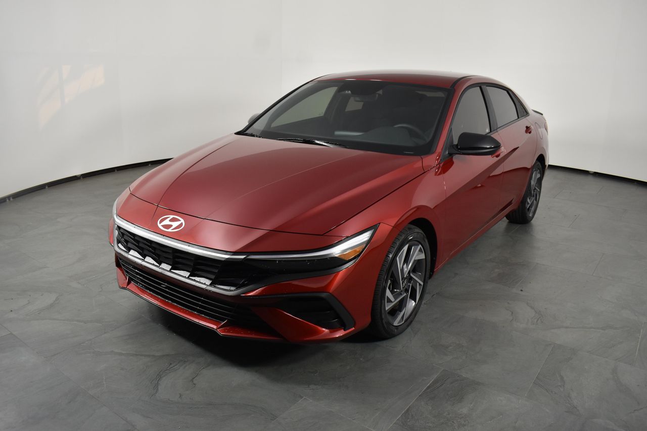 2025 Hyundai Elantra SEL's photo