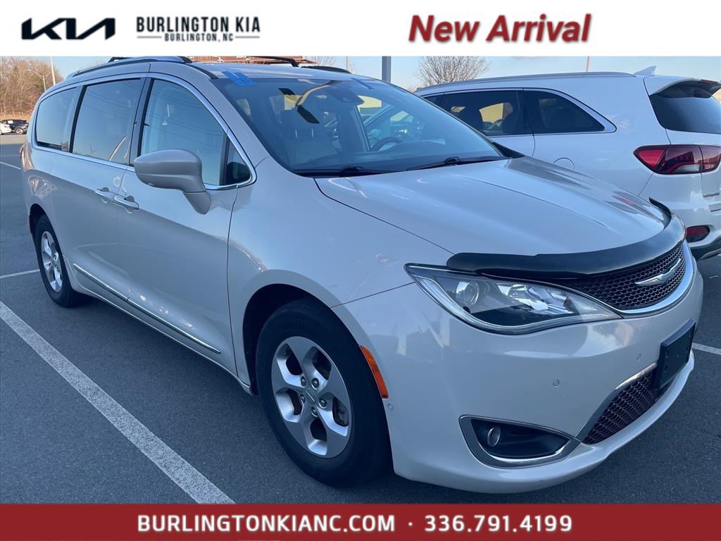 2017 Chrysler Pacifica Touring-L Plus's photo