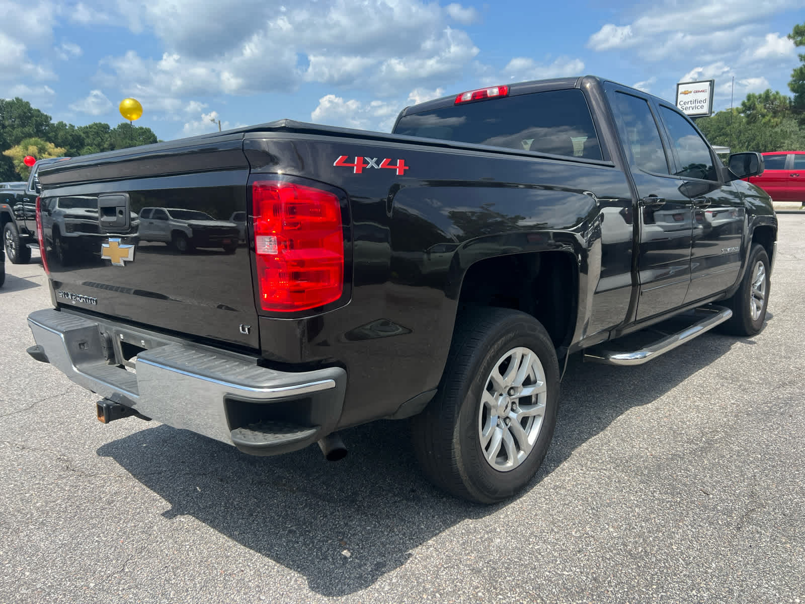 2018 Chevrolet Silverado LT photo 2