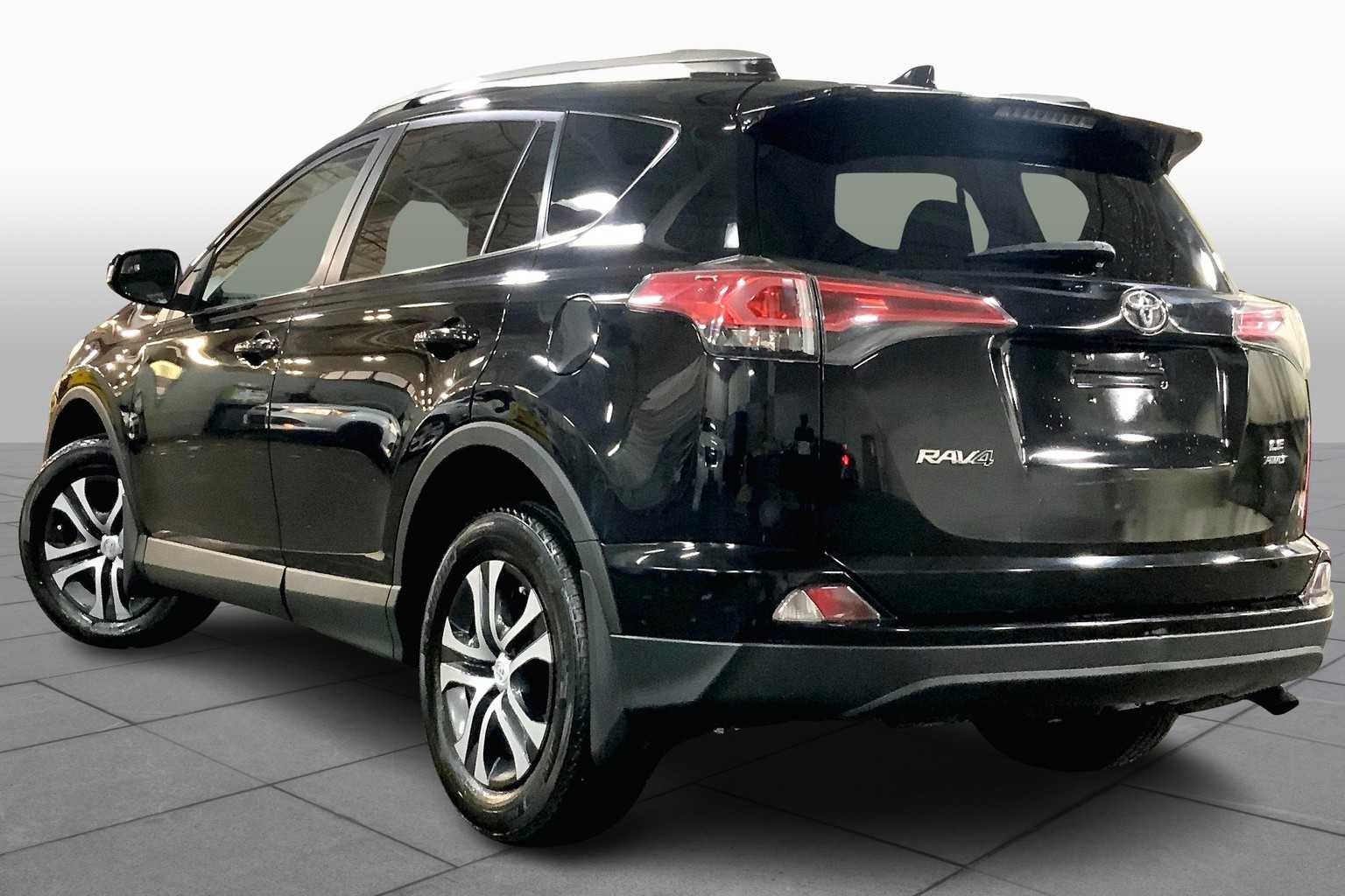 2017 Toyota RAV4 LE photo 10