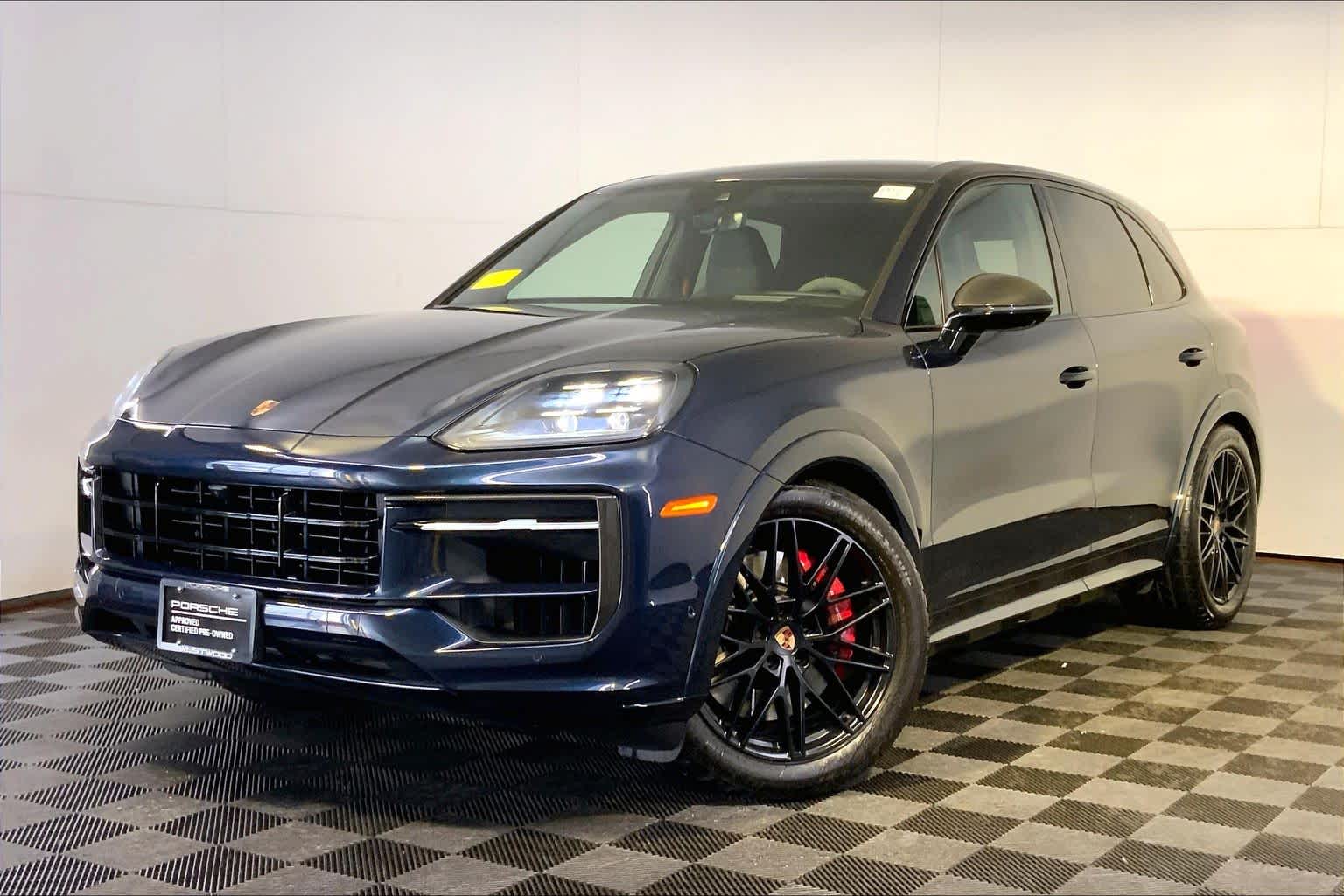 2025 Porsche Cayenne GTS's photo
