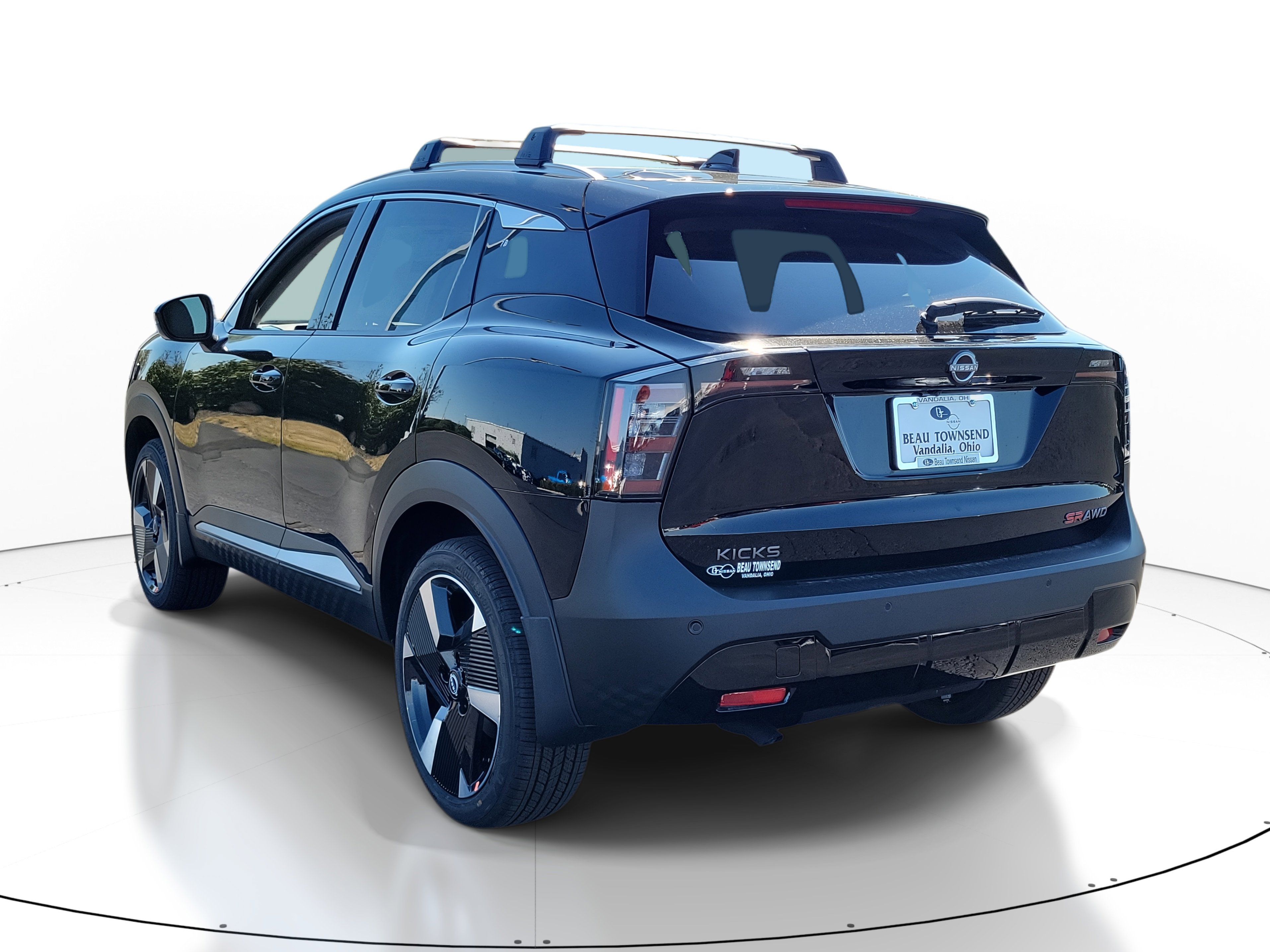 2026 Nissan Kicks SR photo 3