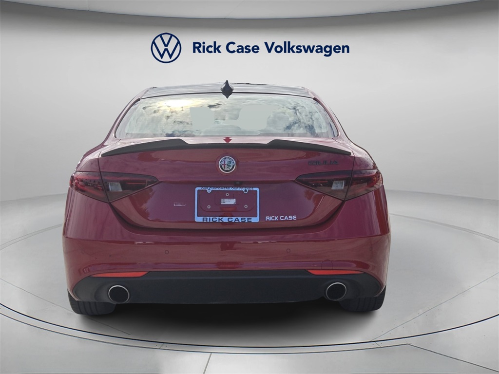 2021 Alfa Romeo Giulia Base photo 4