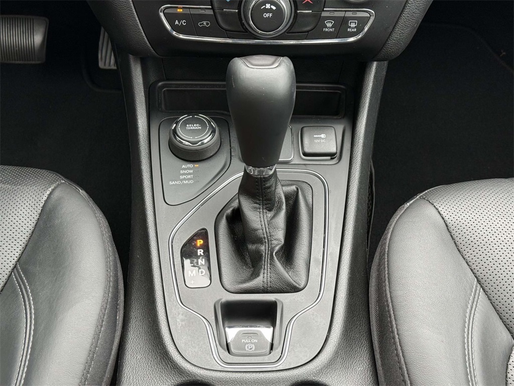 2021 Jeep Cherokee Latitude Lux photo 20