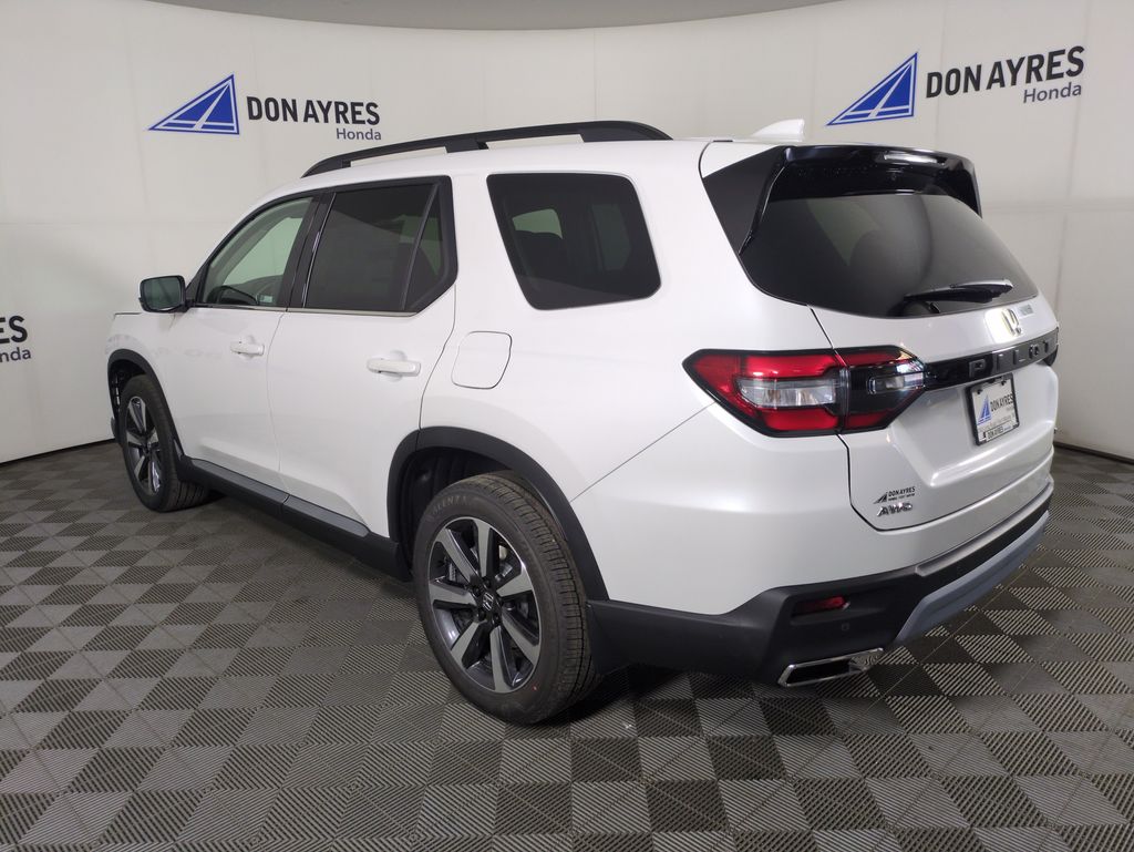 2025 Honda Pilot Touring photo 3