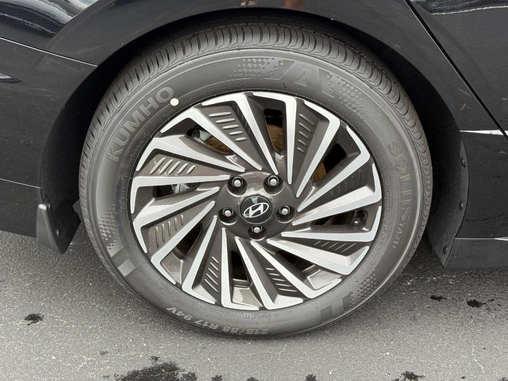 2025 Hyundai Sonata Hybrid Limited photo 3