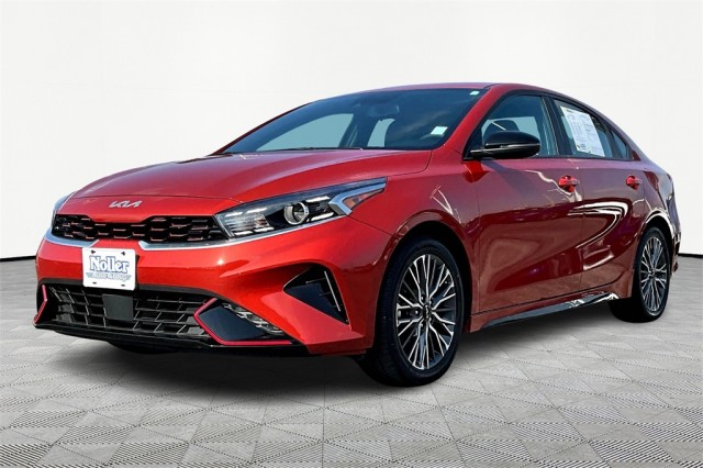 Pre-Owned 2023 Kia Forte GT-Line With Navigation