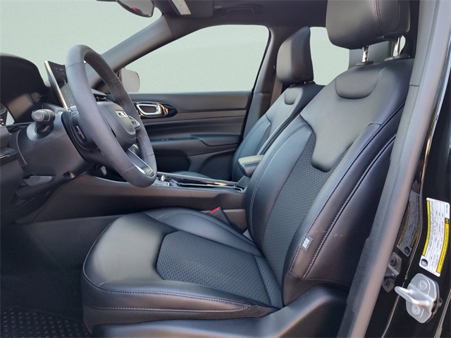 2025 Jeep Compass North Edition Latitude photo 25