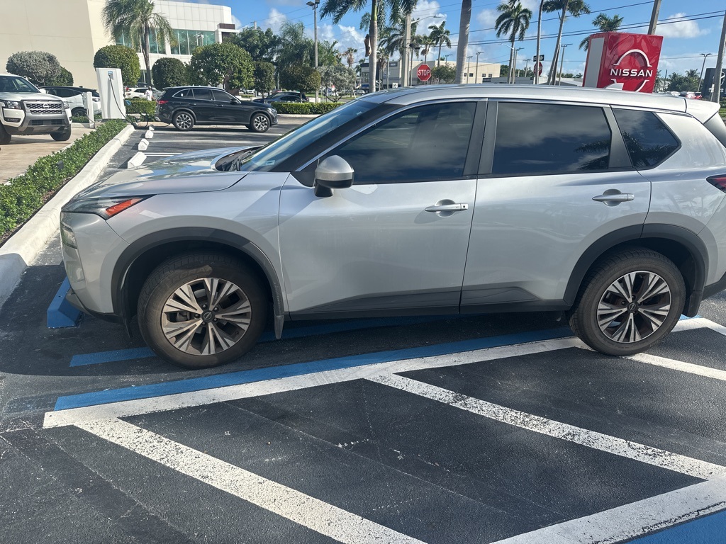 2023 Nissan Rogue SV photo 4