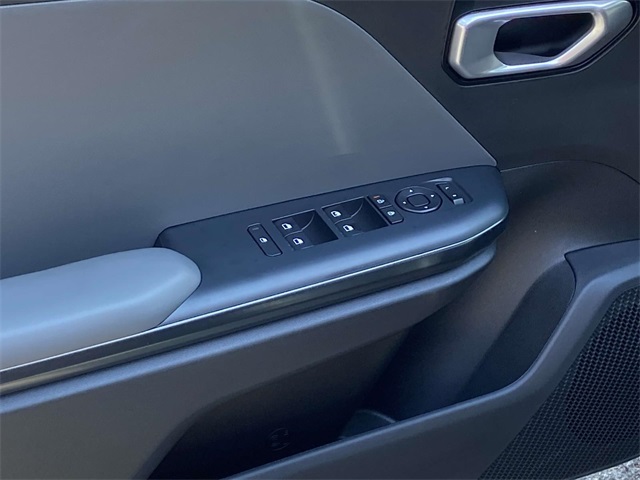2025 Kia K4 LXS photo 13