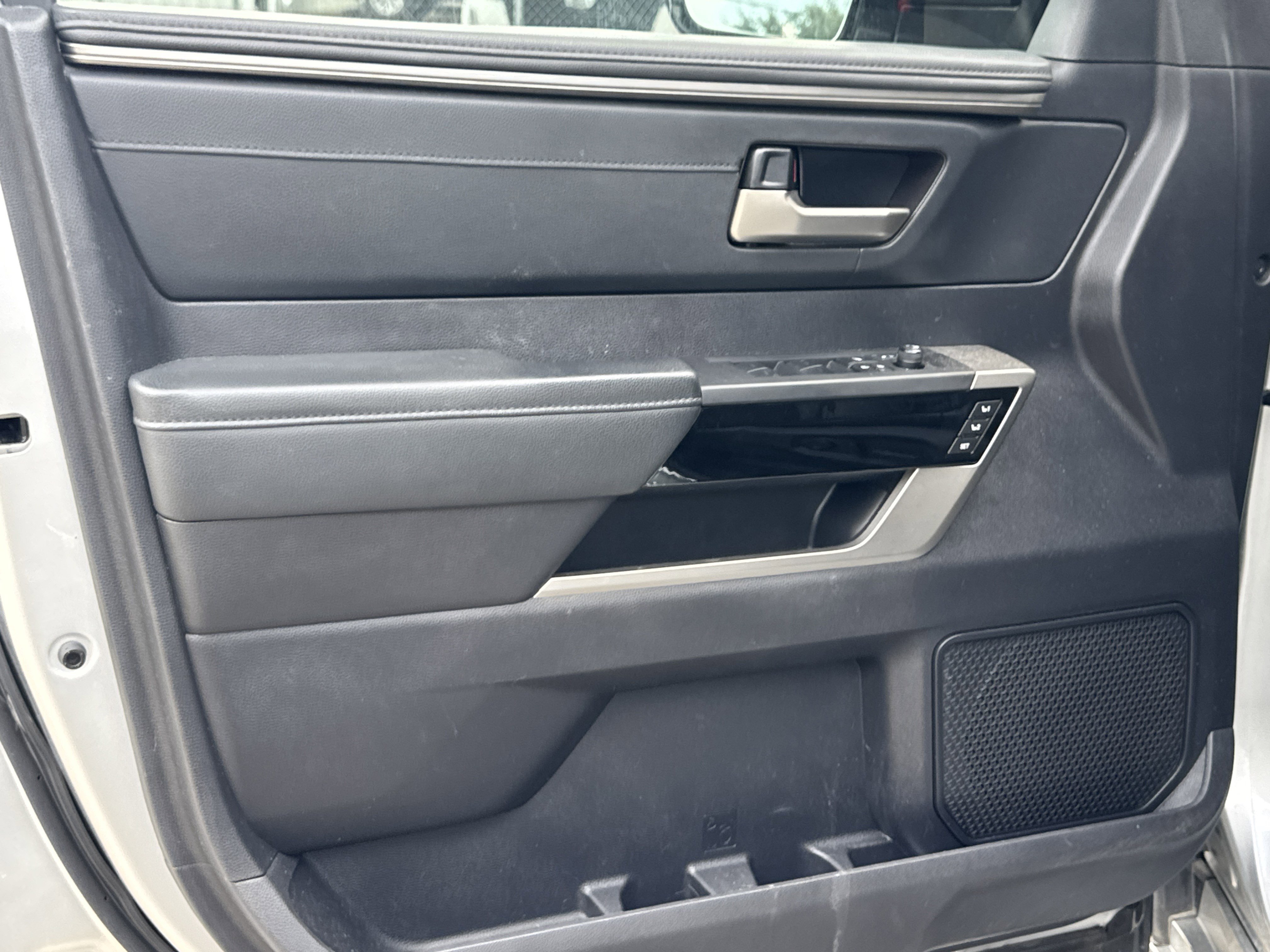 2023 Toyota Tundra Limited photo 2