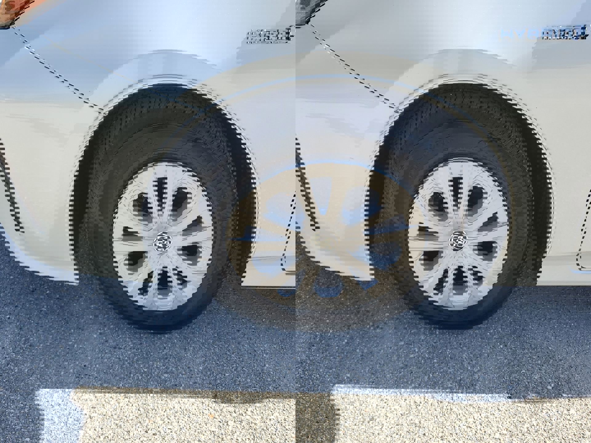 2022 Toyota Prius L photo 13