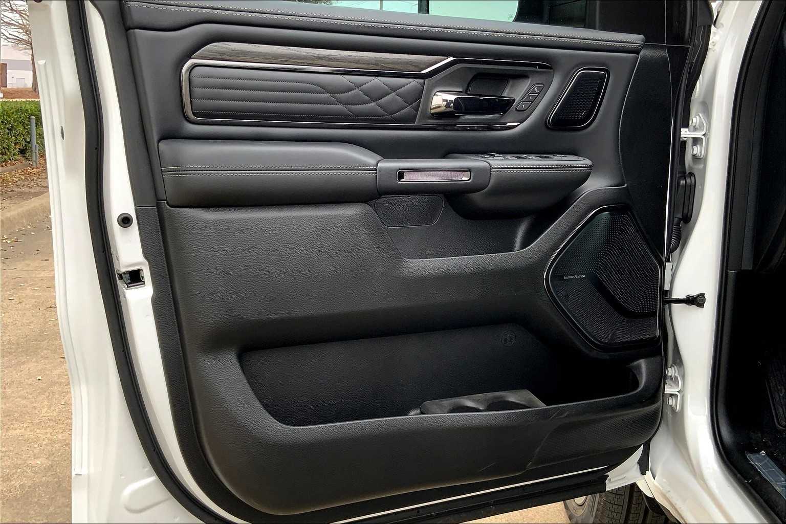 2025 Ram 1500 Limited photo 10