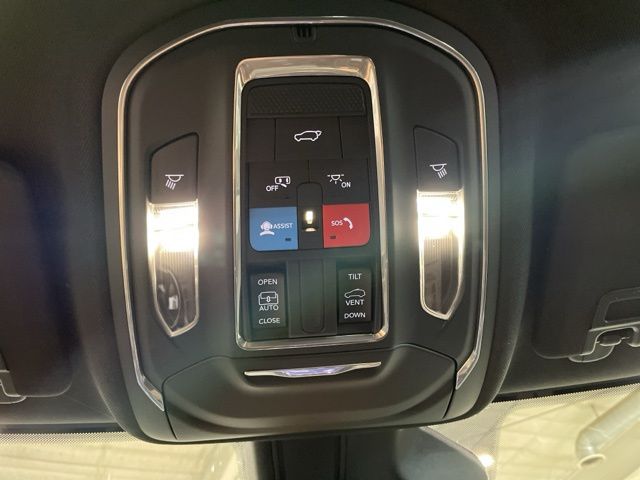 2025 Jeep Grand Cherokee Laredo photo 27