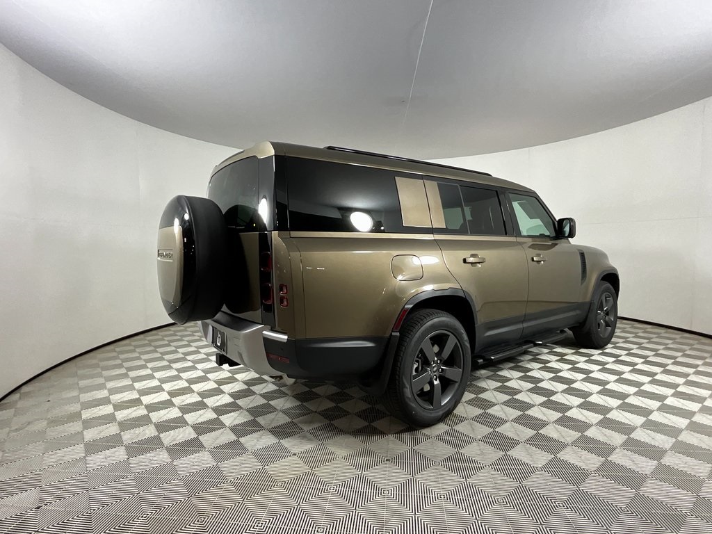 2025 Land Rover Defender 130 S photo 2
