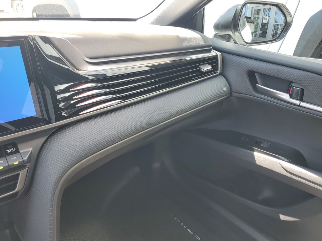 2025 Toyota Camry SE photo 30