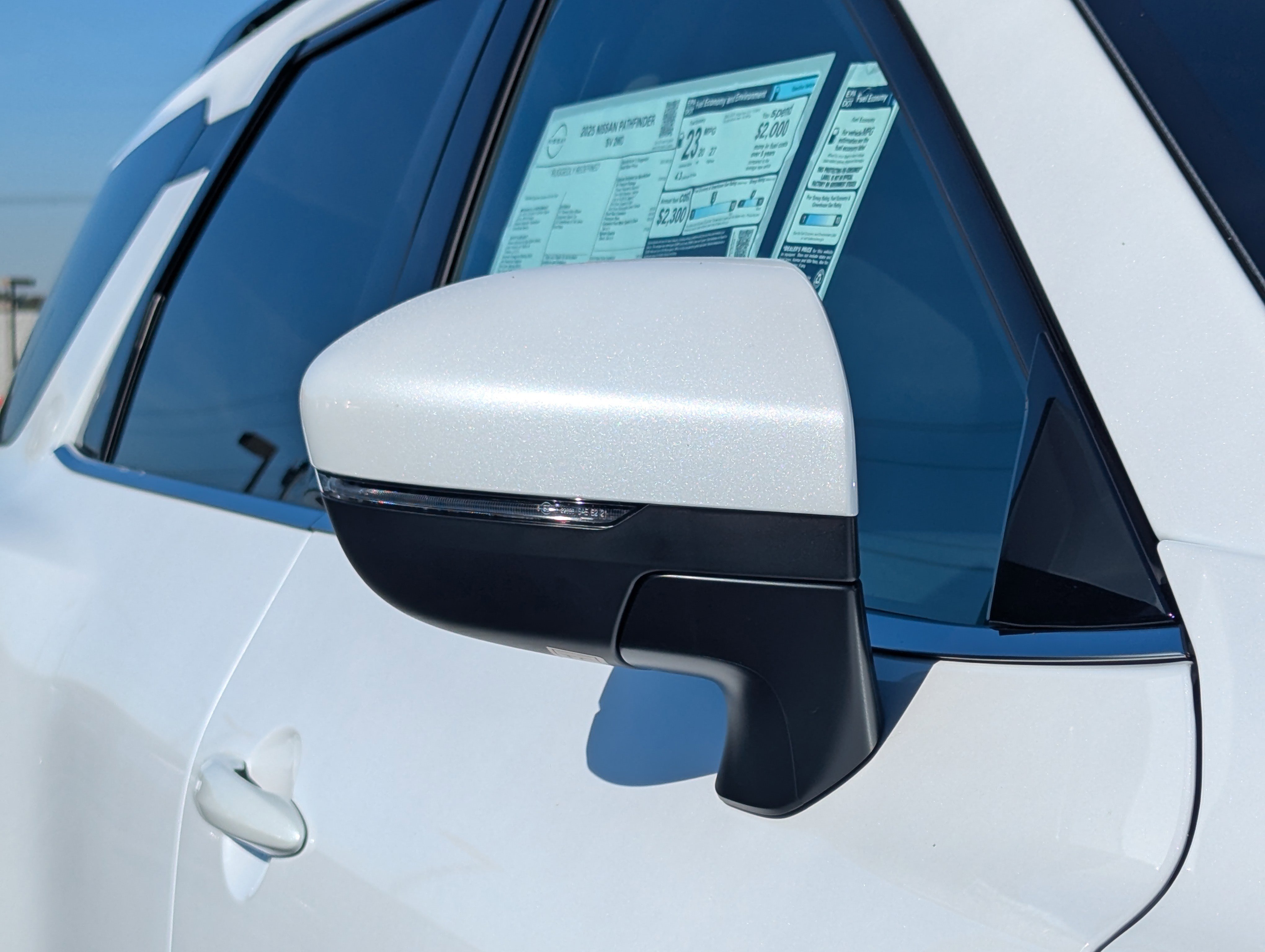 2025 Nissan Pathfinder SV photo 3