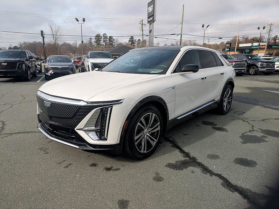 2025 Cadillac LYRIQ Luxury 1's photo