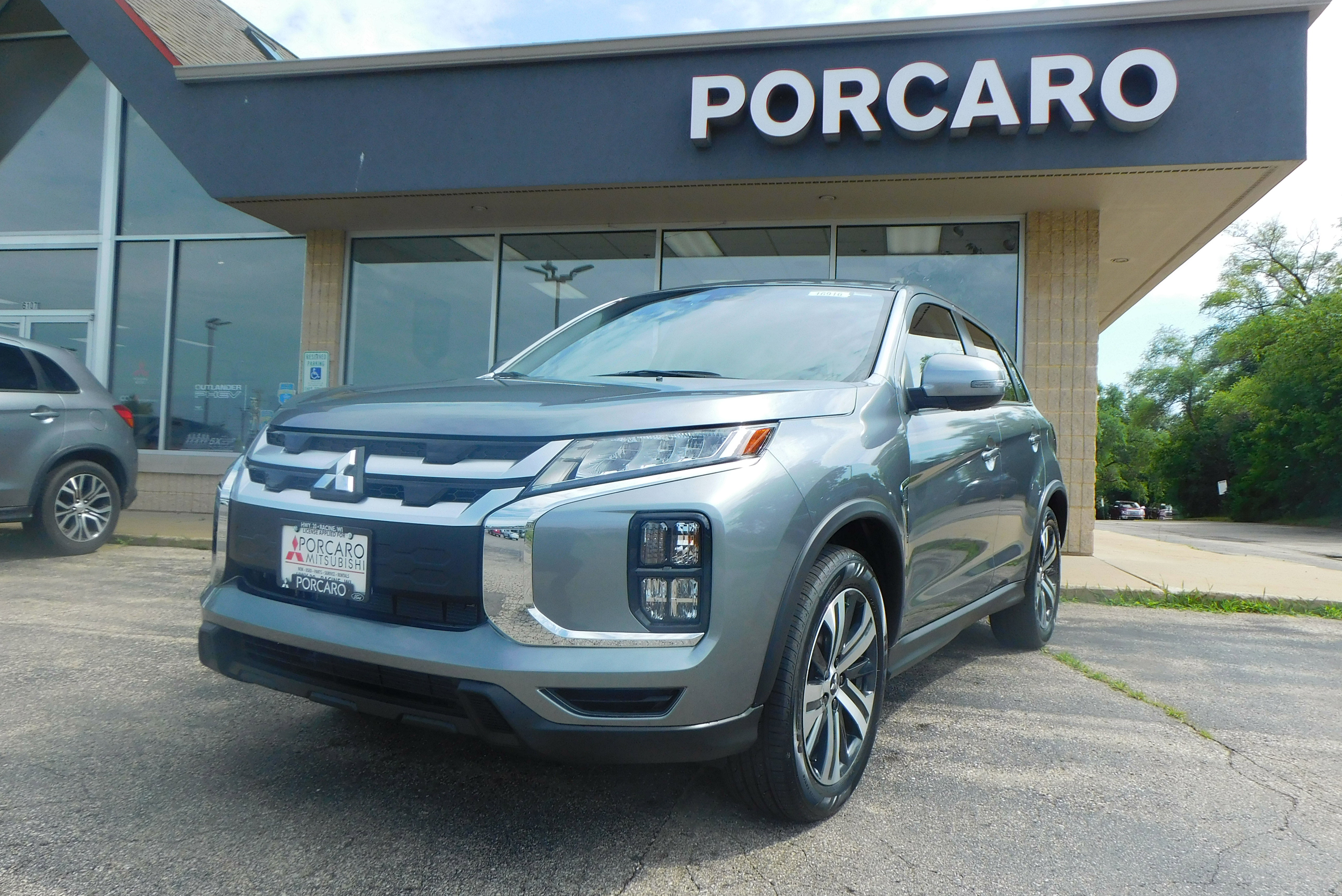 2025 Mitsubishi Outlander Sport SE's photo