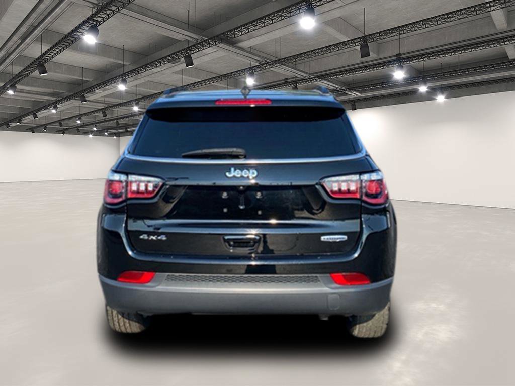 2022 Jeep Compass Latitude photo 3