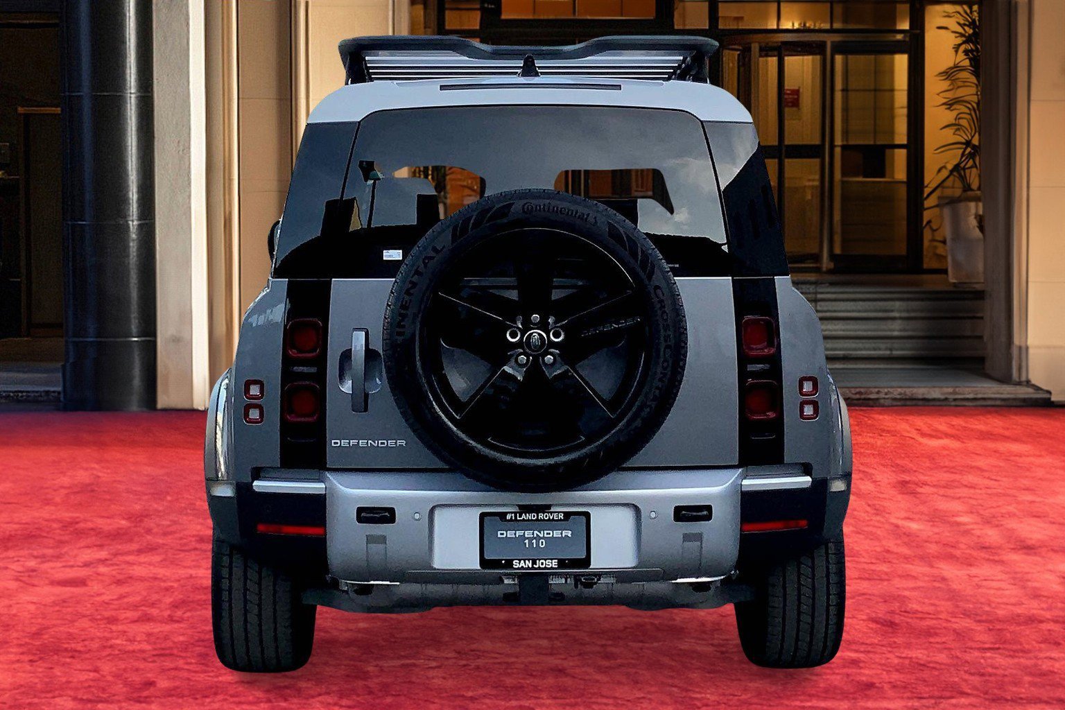 2024 Land Rover Defender 110 S photo 3