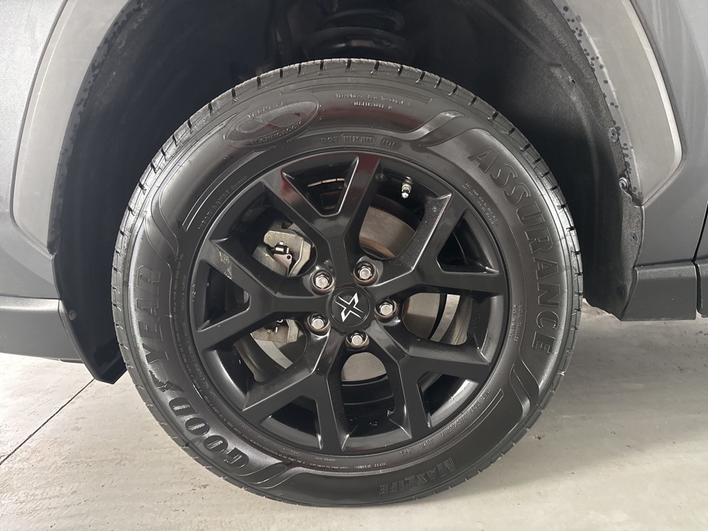2023 Toyota RAV4 XLE photo 2