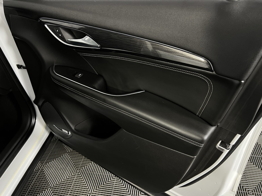 2021 Buick Envision Essence photo 26