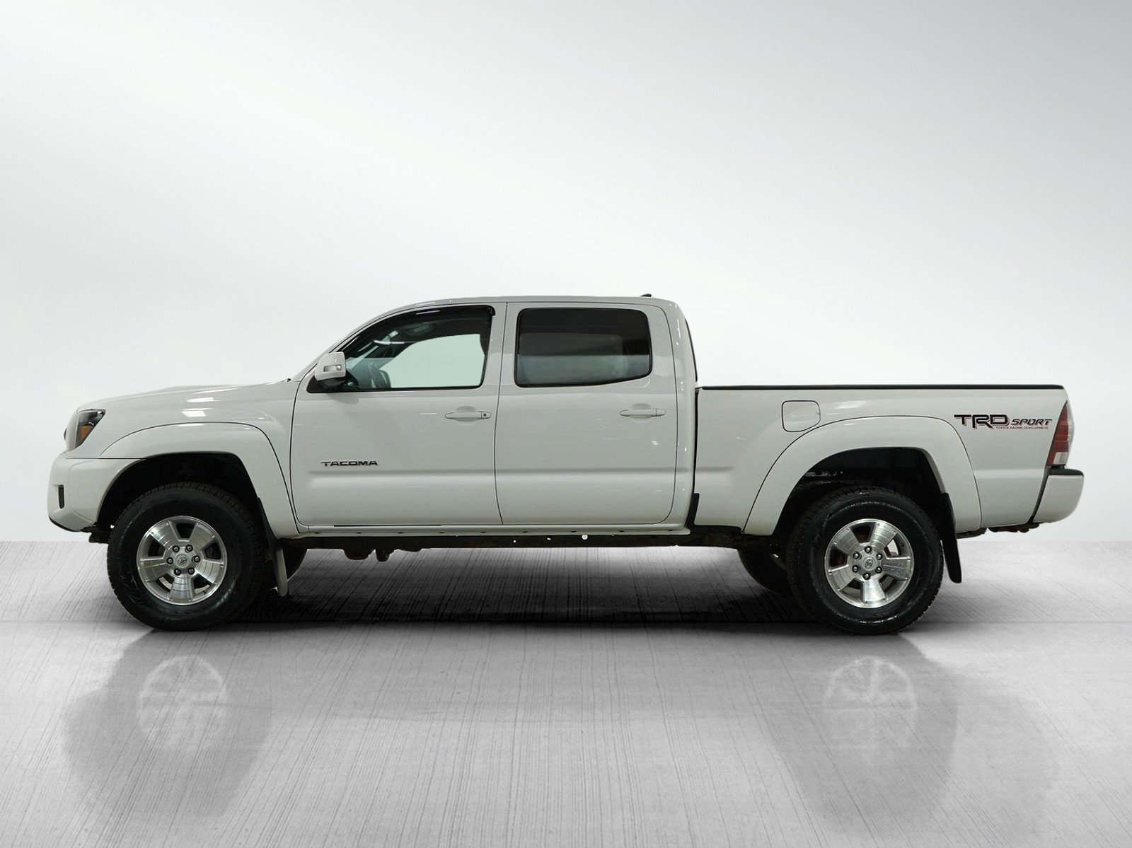 Used 2015 Toyota Tacoma TRD Sport with VIN 5TFMU4FN5FX036346 for sale in Minneapolis, Minnesota