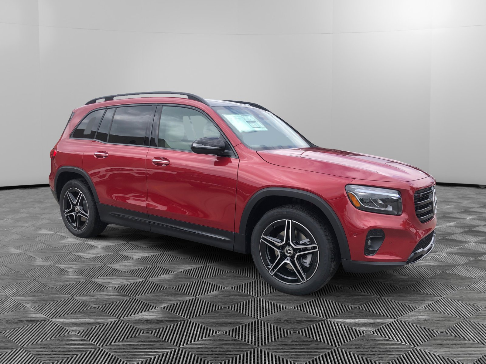 2025 Mercedes-Benz GLB Base's photo