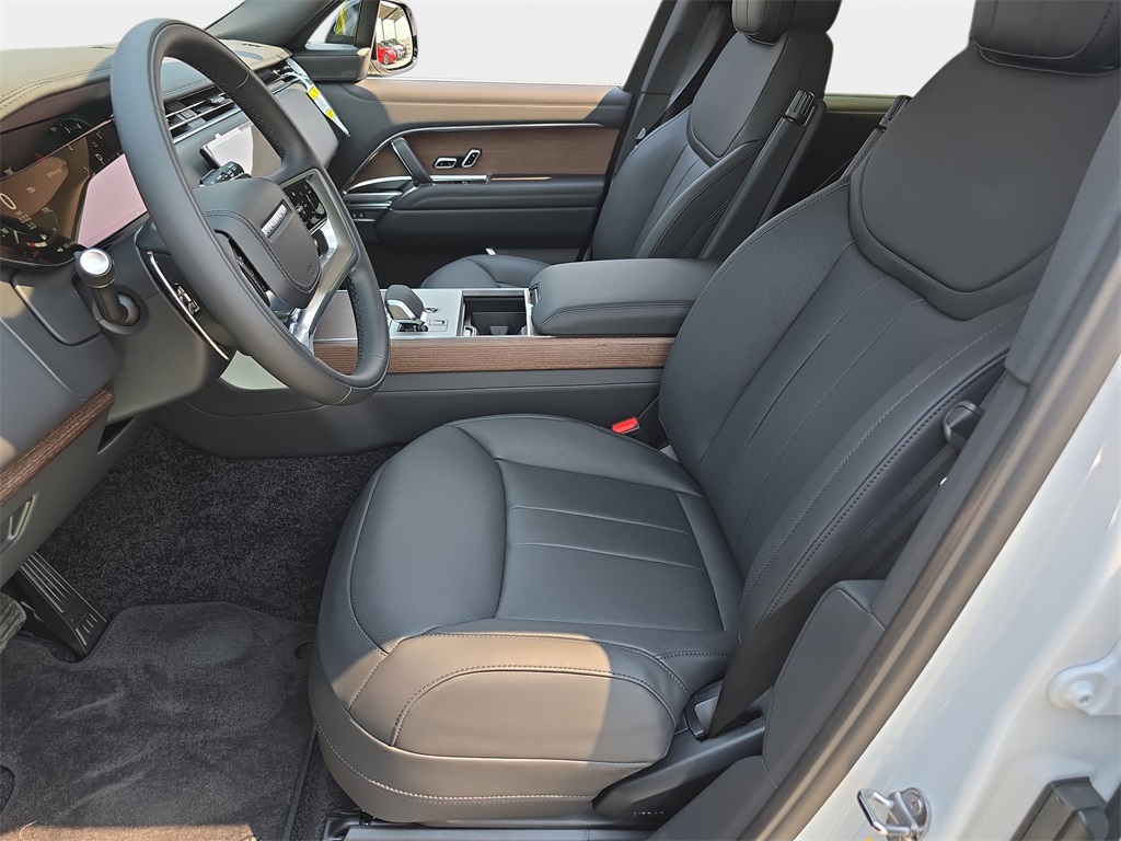 2025 Land Rover Range Rover SE photo 16