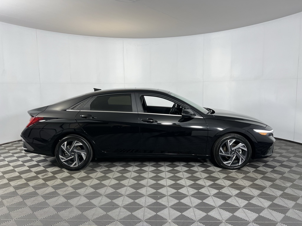 2024 Hyundai Elantra Hybrid Limited photo 2