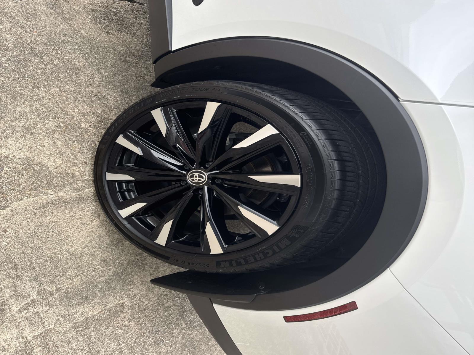 2025 Toyota Crown Platinum photo 3