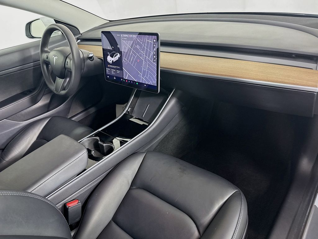 2020 Tesla Model 3 Standard Range Plus photo 28