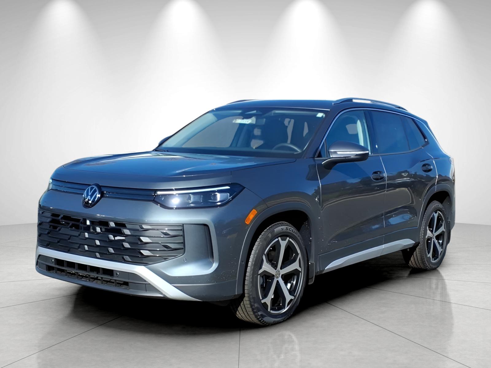 2025 Volkswagen Tiguan SE's photo