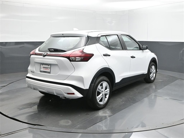 2025 Nissan Kicks Play S photo 11