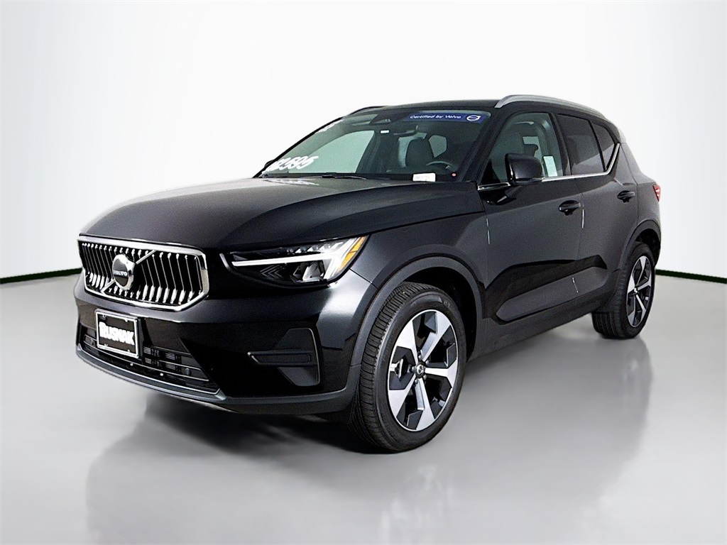 2025 Volvo XC40 Core photo 3