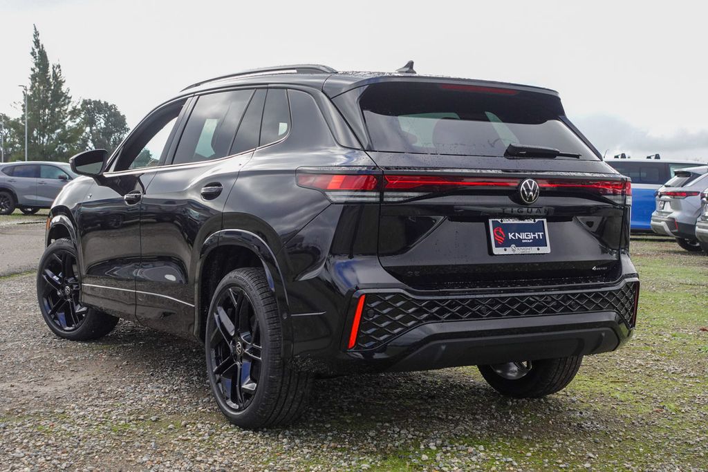 2026 Volkswagen Tiguan SE R-Line Black photo 2