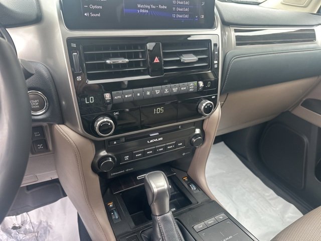 2023 Lexus IS Premium photo 4