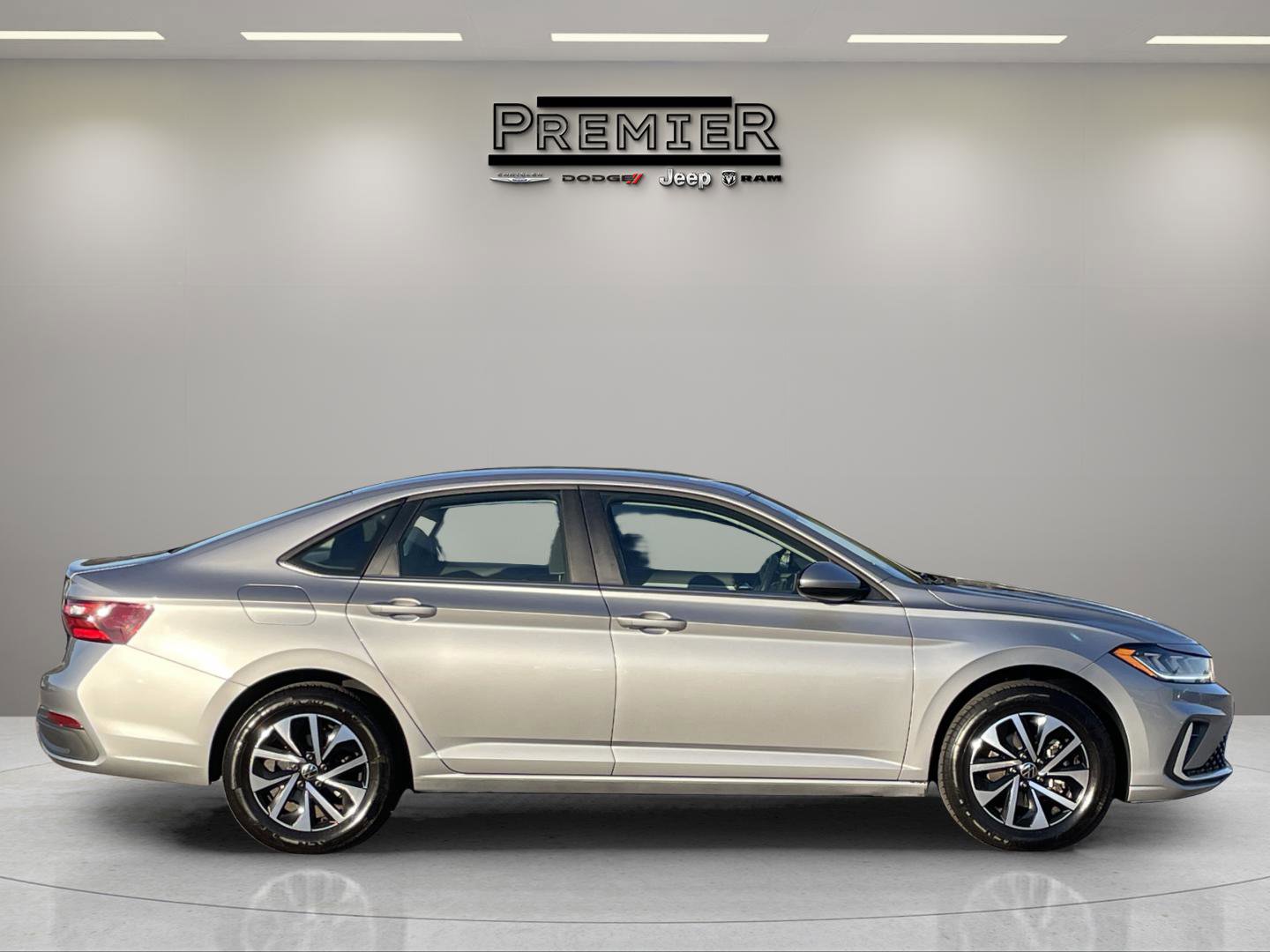 2025 Volkswagen Jetta S photo 4