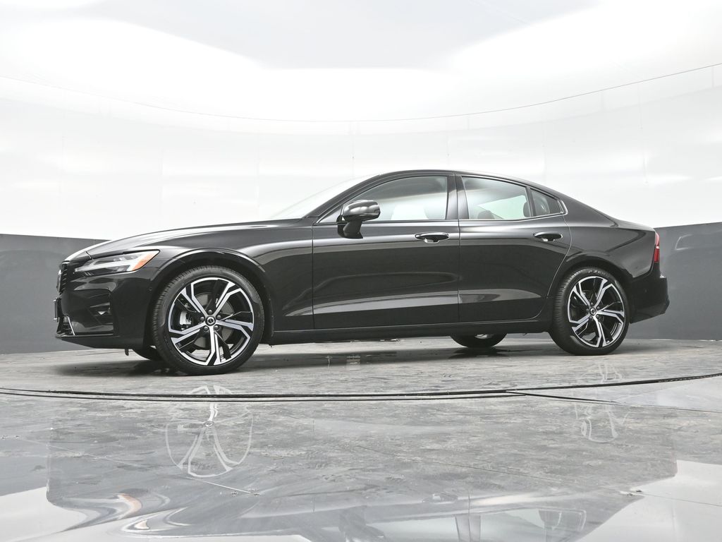 2024 Volvo S60 B5 Plus photo 17