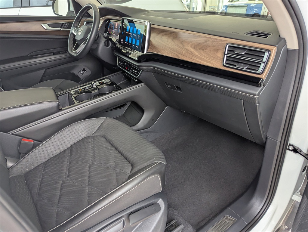 2024 Volkswagen Atlas SE Technology photo 37