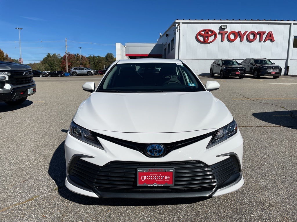 2022 Toyota Camry Hybrid LE photo 2