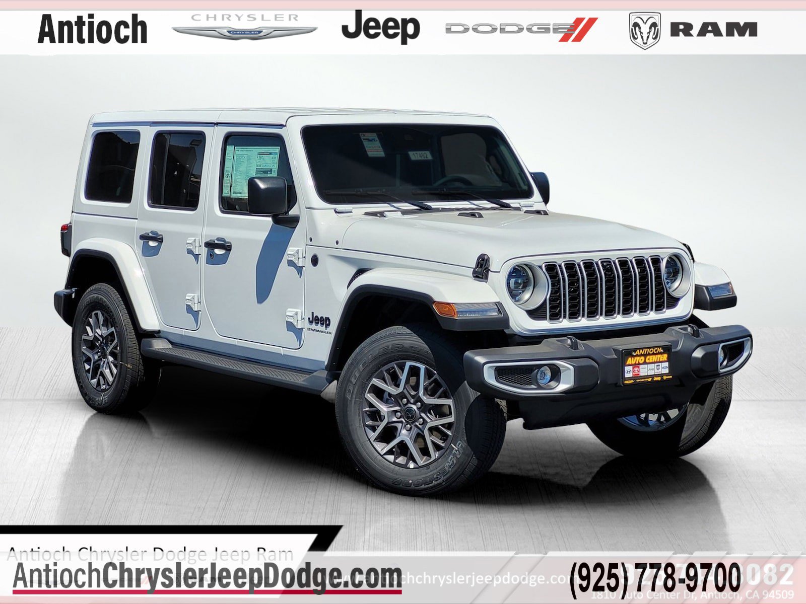2025 Jeep Wrangler 4-Door Sahara's photo