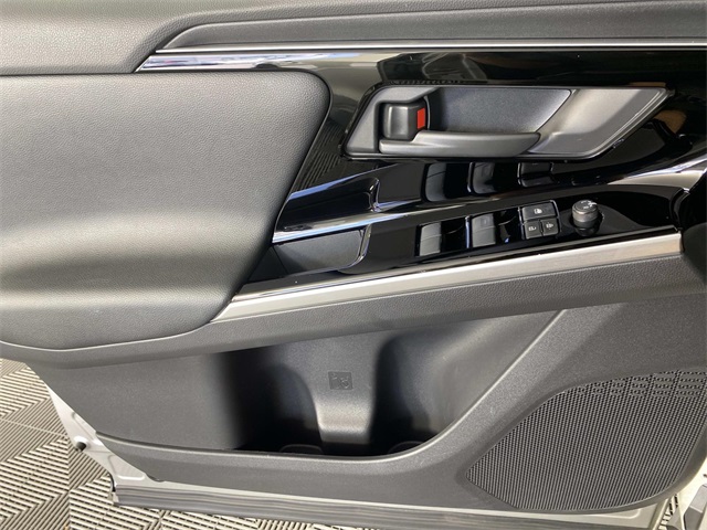 2025 Toyota bZ4X XLE photo 21