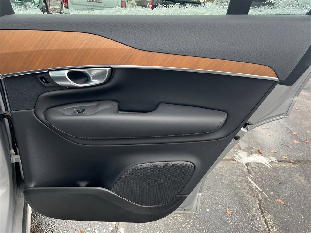 2023 VOLVO XC90 - Image 31