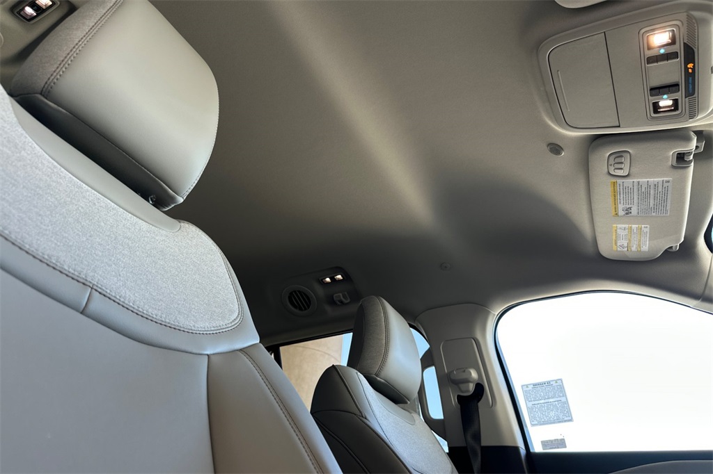 2025 Ford Explorer photo 11