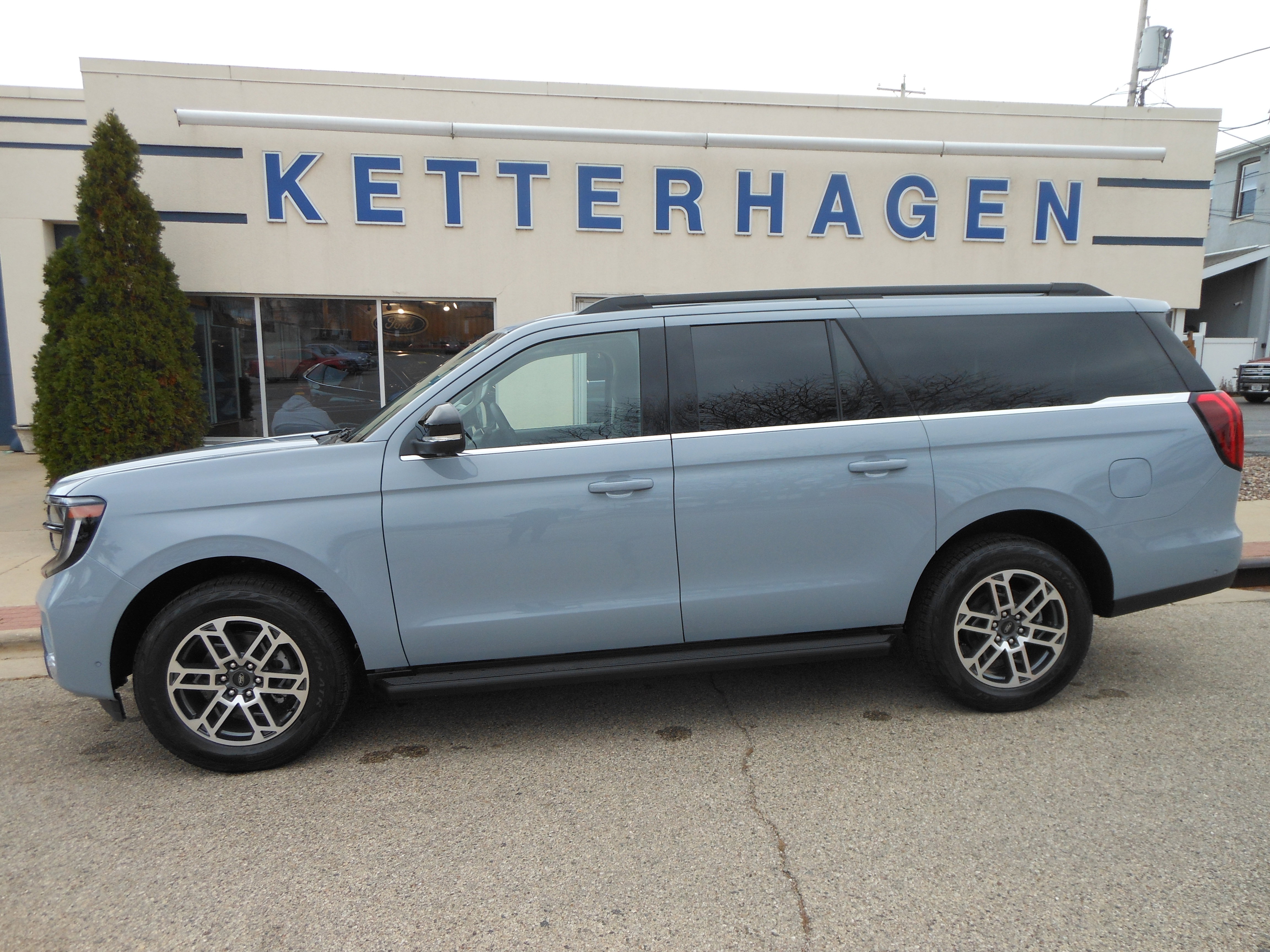 2025 Ford Expedition Active's photo