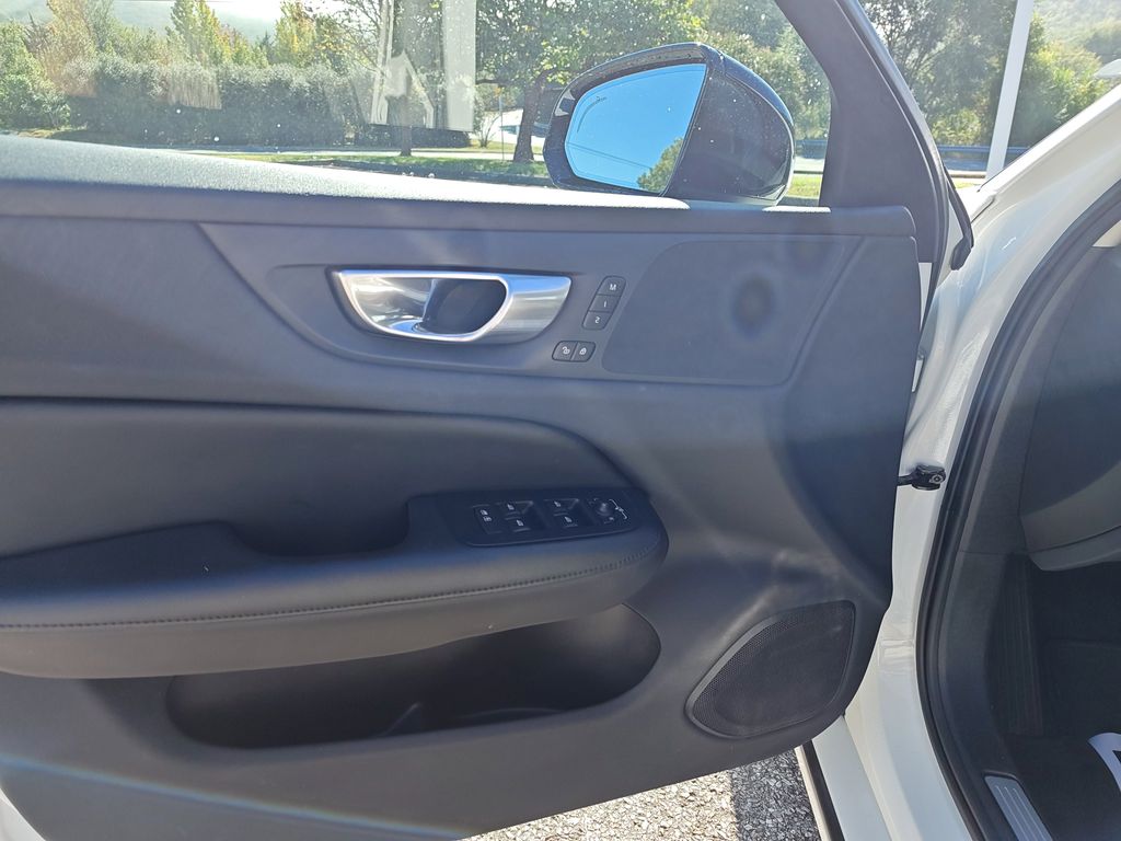 2024 Volvo S60 B5 Plus photo 11
